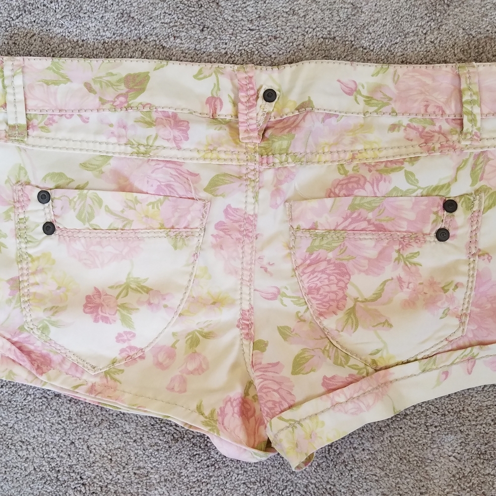 Shorts - Picture 2 of 3